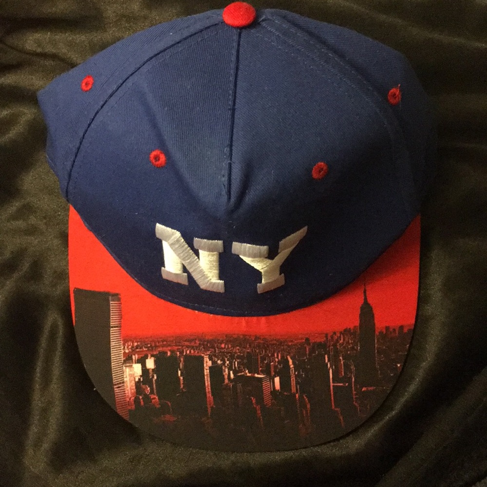 NWOT New York graphic skyline SnapBack